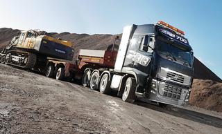El FH16 de 700CV se puede convertir en la tractora idónea para su uso en transportes especiales.